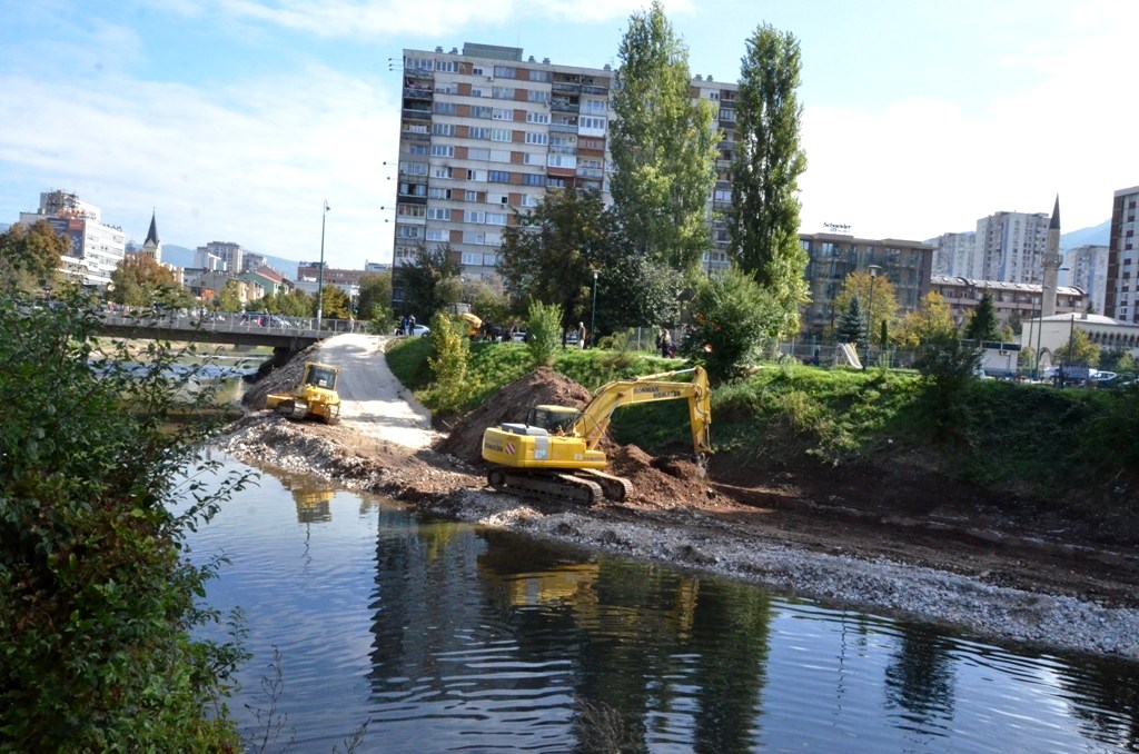 05 rijeka_miljacka_ciscenje_korita_okt_17_foto_novosarajevo.ba