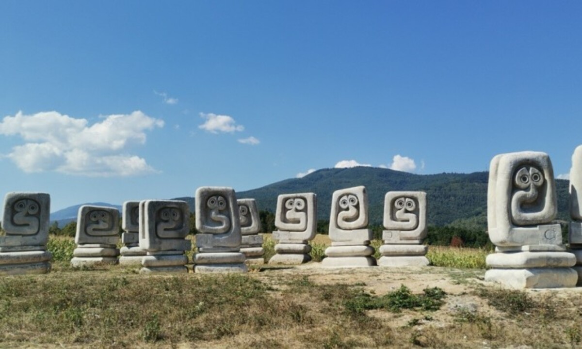 nekropola smrike travnik