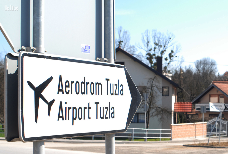 aerodrom tz tabla foto klix