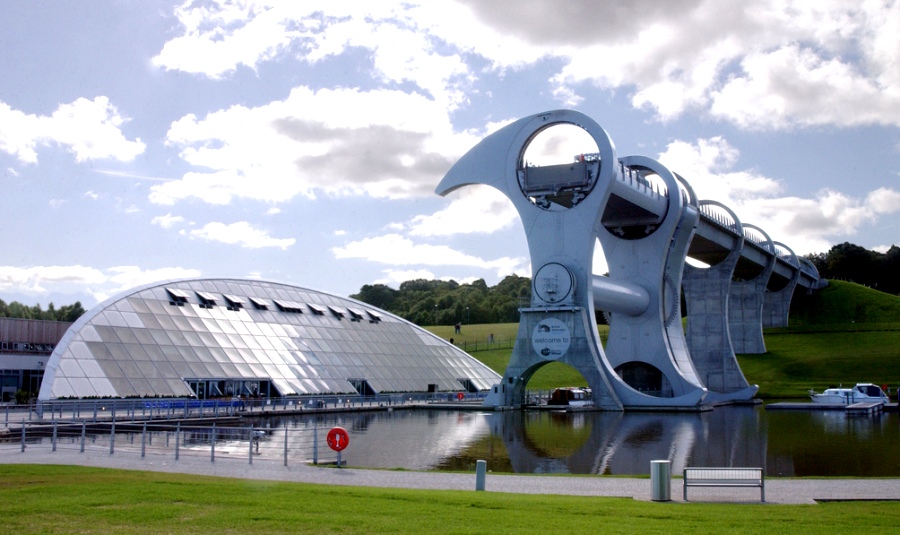 Falkirk-Wheel-bridge