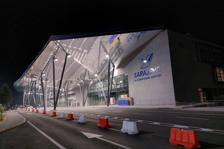 foto aerodrom sarajevo nocna