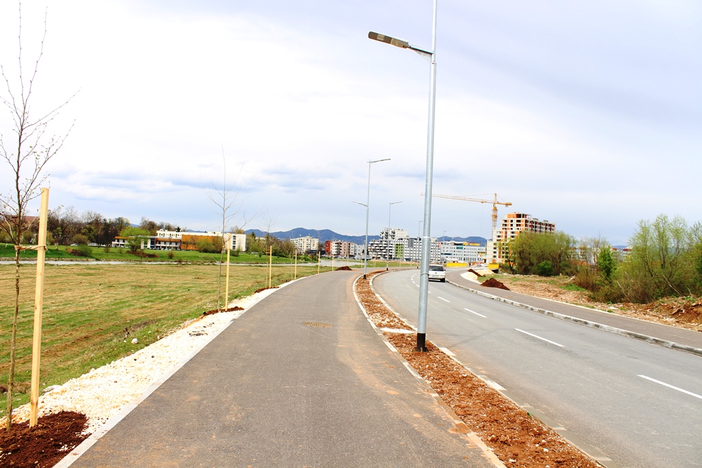 zeljeznica saobracajnica platani ilidza apr 2019